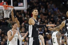 九游体育-Karsa遭遇二十连败，雄鹿教练面临压力！的简单介绍