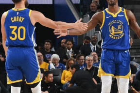 九游体育- 库里在巴塞罗那比赛中突破纪录,连败引发热议的是谁 