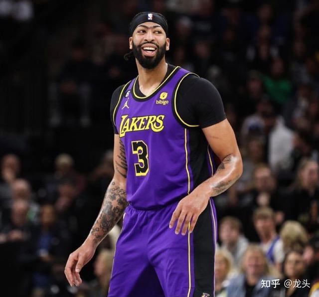 赛地聚焦：NBA常规赛冲刺阶段热度飙升，休斯敦火箭外线爆发，赛场秩序良好，身体对抗强度拉满的简单介绍